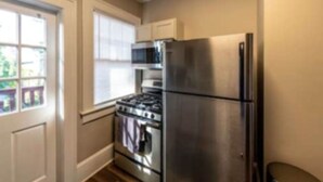 A kitchen with a stove, oven, microwave, and refrigerator. - The Park Overlook (Charlotte)