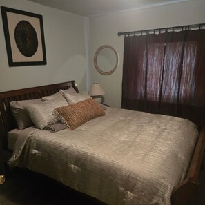 2 bedrooms, WiFi, bed sheets - The Wild Flower (Pensacola)
