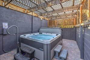 Indoor spa tub