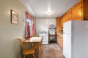 Micro-ondas, fogão, cooktop, cafeteira/chaleira