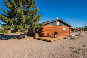Outdoor dining - "A" Antelope Cabin - South Fork (South Fork)