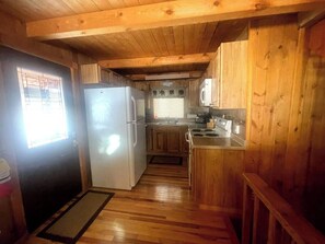 Cookware/dishes/utensils