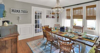 The Gypsy INN Hot Tub Downtown Franklin