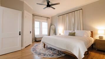 2 bedrooms, desk, iron/ironing board, travel crib