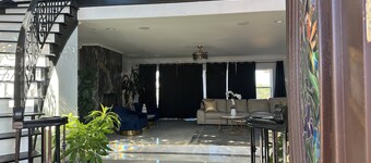 Luxury  5-bedroom/5 bath house with 5500 sf of living space in Fallbrook