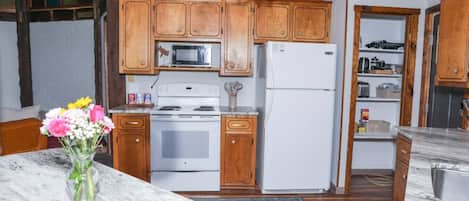 Frigorifero, forno, piano cottura, lavastoviglie