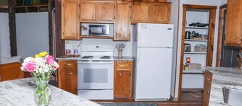 New! 8Days a Week - Octagonal home for a unique stay
