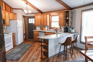 Fridge, oven, stovetop, dishwasher