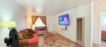 Fairview Hideaway! Fenced yard! Free Dinner!