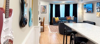 Music City Vibe ~ Luxe ~ PVT Deck ~ DWTN ~ <2min to MKT SQ