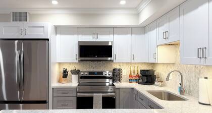 Music City Vibe ~ Luxe ~ PVT Deck ~ DWTN ~ <2min to MKT SQ