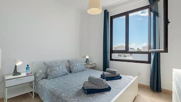 4 makuuhuonetta, silitysrauta/-lauta, ilmainen Wi-Fi, vuodevaatteet