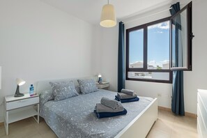 4 bedrooms, iron/ironing board, free WiFi, bed sheets