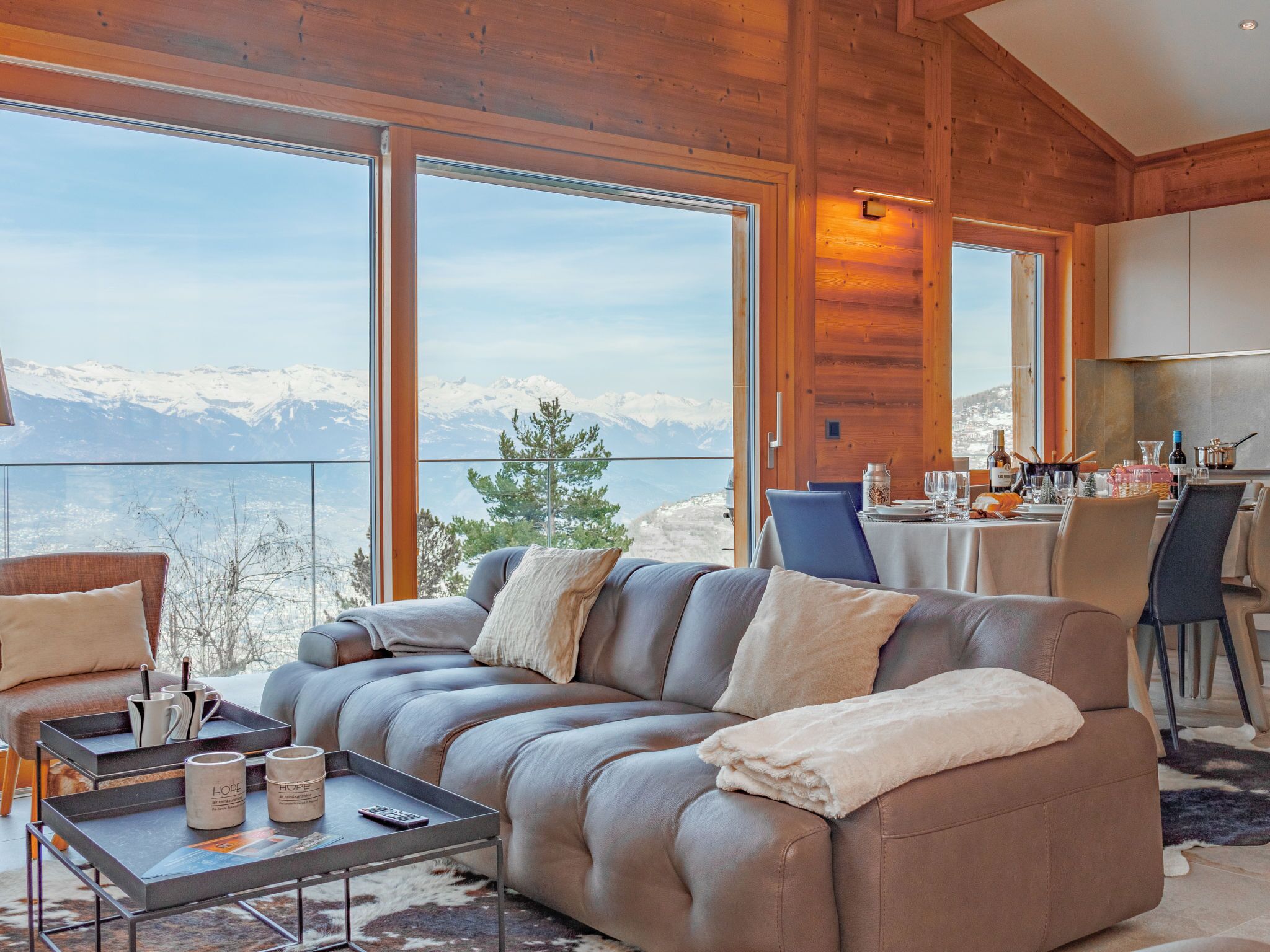 Télévision, cheminée