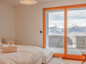 3 bedrooms, desk, WiFi