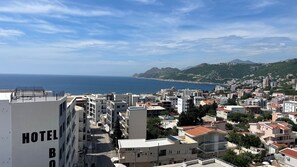 Desayuno continental (EUR 8 por persona) 