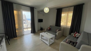 Superior Apartment, Partial Sea View | Premium bedding, minibar, soundproofing, free WiFi