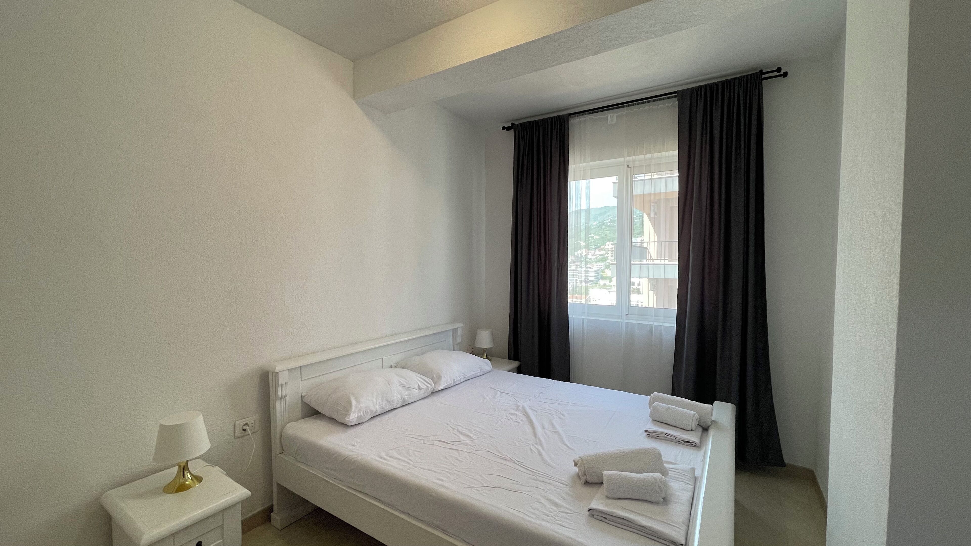 Premium bedding, minibar, soundproofing, free WiFi