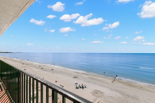 🌟 Las Brisas #504 — Modernized 3BR Gulf Front Condo with Balcony & Sleeps 12