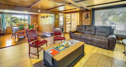 Colorado Cabin! Cozy Fire Place! S'mores Included!