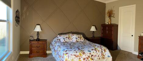 5 soverom, skrivebord, strykejern/-brett og wi-fi (mot et tillegg)