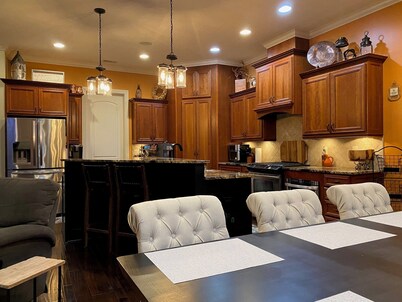 Spacious 5-bedroom, 3-bathroom Masters ready house. 14 miles from Nationals GC.