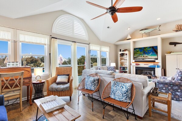 TV, fireplace - 2155 B&B's Oasis By The Sea * 8 Min Walk to Beach (Duck)