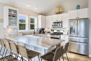 Fridge, microwave, oven, stovetop - 2155 B&B's Oasis By The Sea * 8 Min Walk to Beach (Duck)