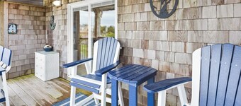 Cozy 1BR Soundfront Condo | King Bed & Sunset Views