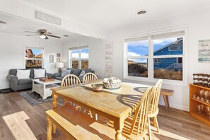 Dining - 7113 The Happy Crab * Just Steps to the Beach (Nags Head)