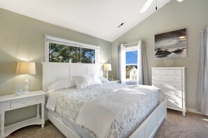 4 bedrooms, free WiFi, bed sheets - Mare Sea: Pool, Hot Tub, Golf Resort, OBX Escape (Corolla)