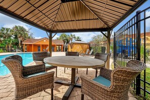 屋外ダイニングエリア