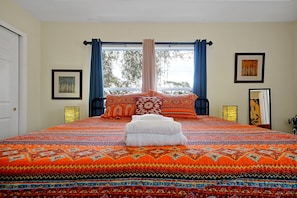3 bedrooms, desk, travel cot, free WiFi