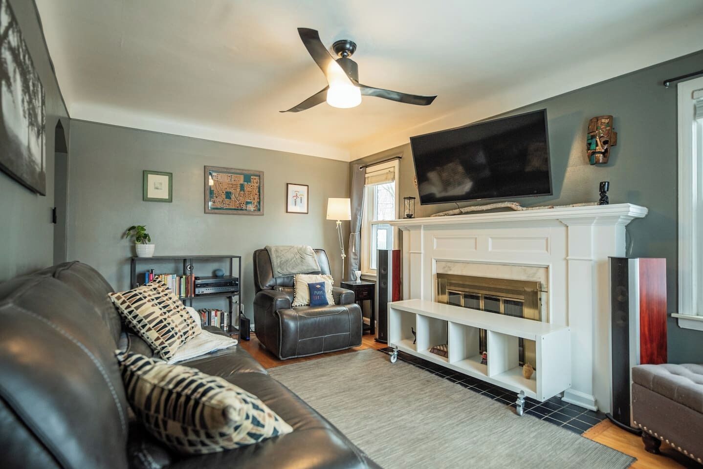 TV, fireplace, offices