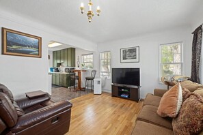 Smart TV, computer monitors