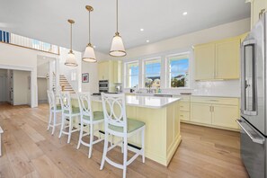 冰箱、微波炉、烤箱、炉灶