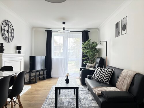 2BR/2BA • 2 King Beds • Parking • Home Away Home