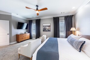 6 slaapkamers, een bureau, een strijkplank/strijkijzer, gratis wifi