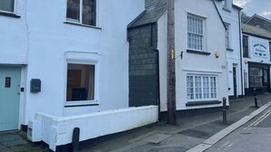 A row of white buildings with a street in front. - Fully refurbished 4 bed home in heart of West Looe (Looe)