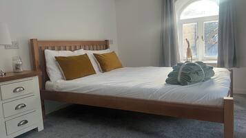 4 soverom, strykejern/-brett, wi-fi og sengetøy