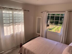 2 chambres, fer et planche à repasser, Wi-Fi, draps fournis