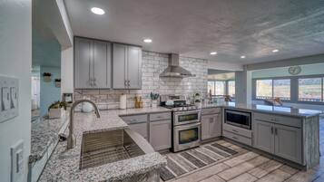 Frigorífic, microones, forn i placa de cuina