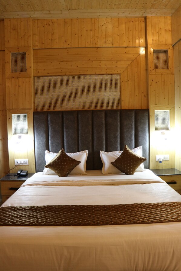 Laptop workspace, free WiFi