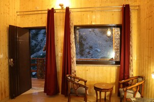 Espacio para trabajar con laptop y wifi gratis 