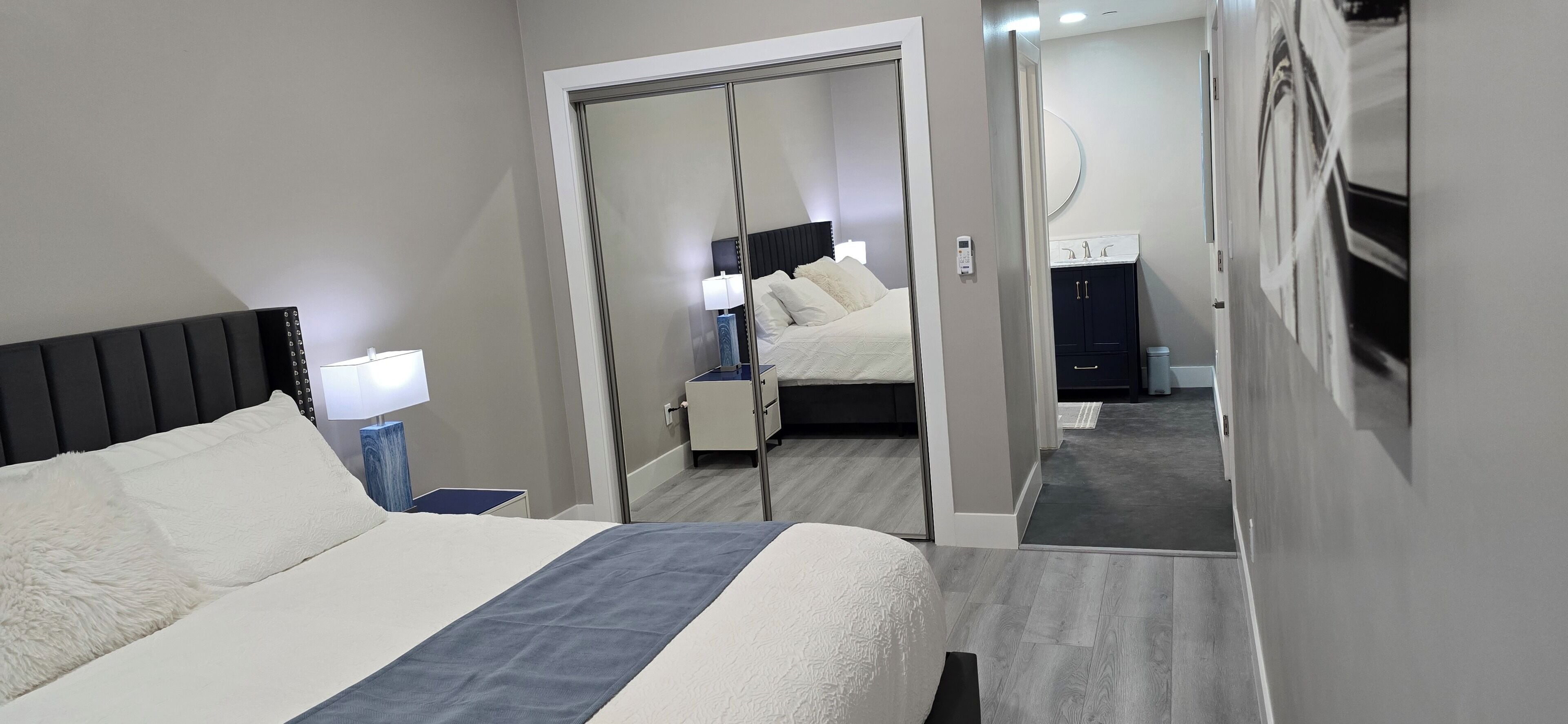 2 chambres, bureau, fer et planche à repasser, accès au Wi-Fi (inclus)