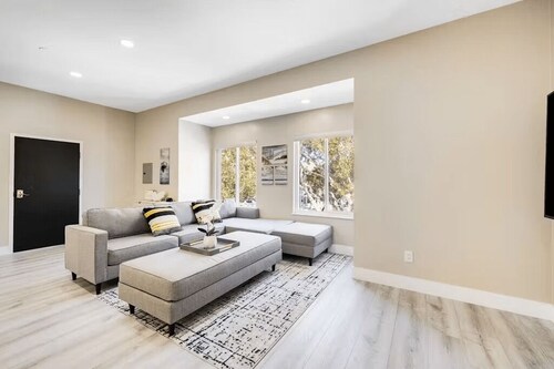 Downtown Hideaway: City Meets Nature Lic#0491