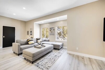 Downtown Hideaway: City Meets Nature Lic#0491