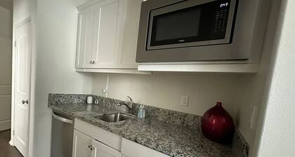 Charming Casita with private entrance in beautiful and secure neighborhood.