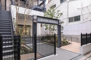 Exterior detail - Bande Hotel Osaka (Osaka)