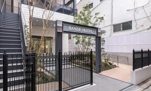 Exterior detail - Bande Hotel Osaka (Osaka)